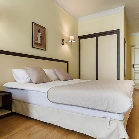 & Hotel 3*