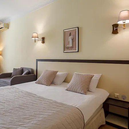 Hotel &
