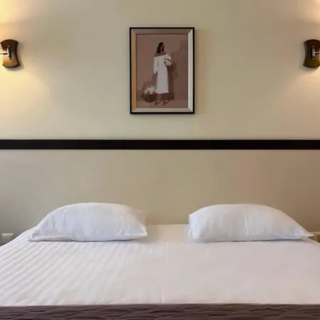 Aparthotel & 4*