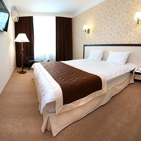 & Hotel