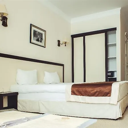 Aparthotel & 4*