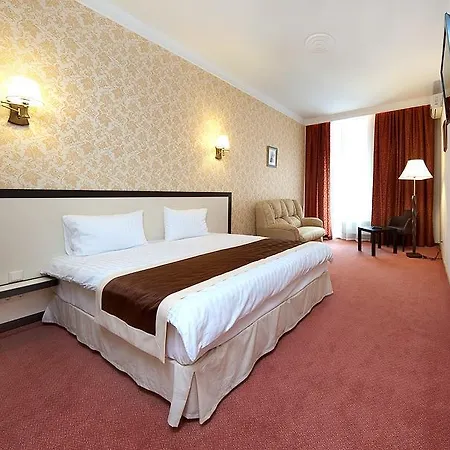 Hotel &