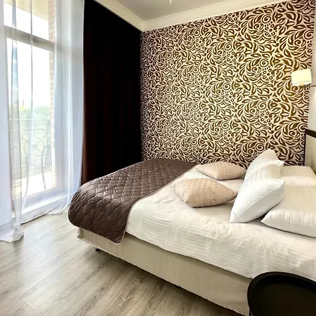 Hotel &